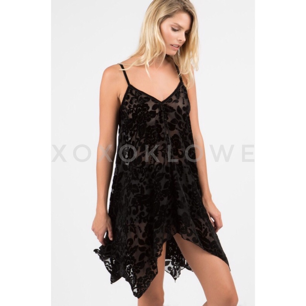 POL Black Velvet Floral Burnout Tunic Top Dress - Picture 7 of 9